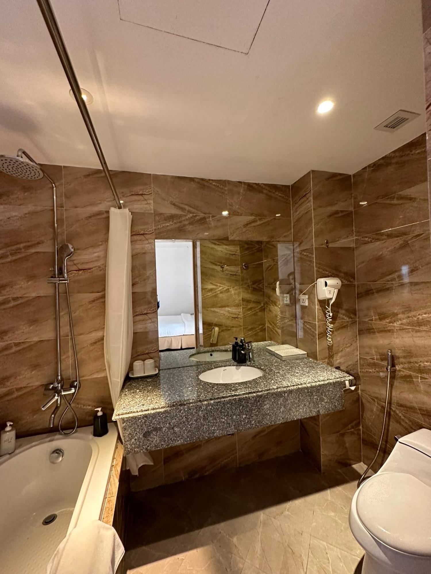 Sky Gem Hotel Sora Хошимин Екстериор снимка